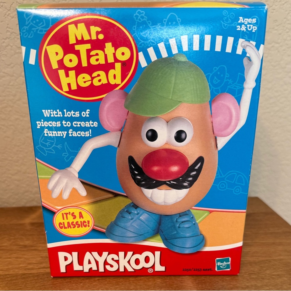 Vintage PLAYSKOOL 2250 Mr.
Potato Head W/ Box & Papers
2000 Hasbro Never Used
